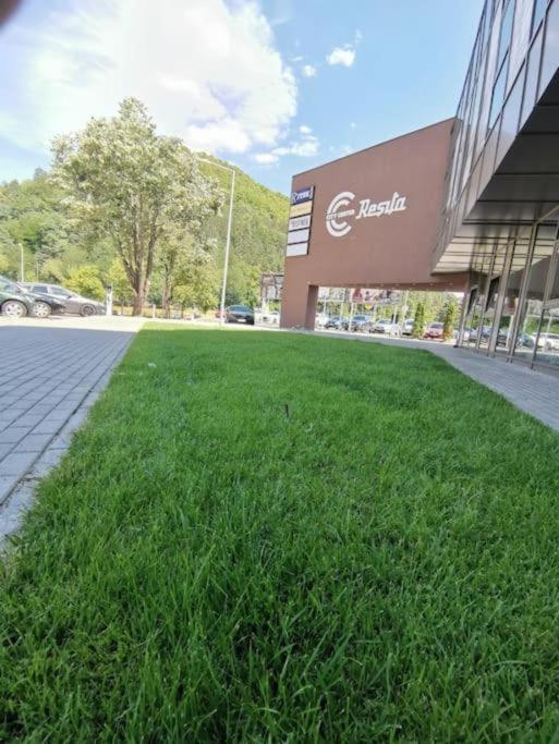Center 111